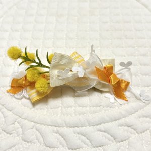 画像1: 3連リボン・黄身ストライプ×薄黄色サイドフリルサテン×白サイドハートスカラップ×ミモザ×白レース（ＪＤバレッタ）