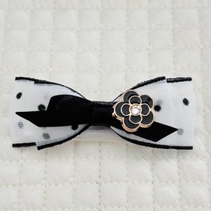 画像: トリプルリボン・白地黒ドットオーガンジー×黒サテン＆ストーン付カメリアチャーム（JDバレッタ）