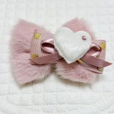 画像: モーヴピンクエコファーリボン×モーヴピンク地ゴールドドット&スワロフスキーラインストーン付クッションボアハート（ＪＤバレッタ）