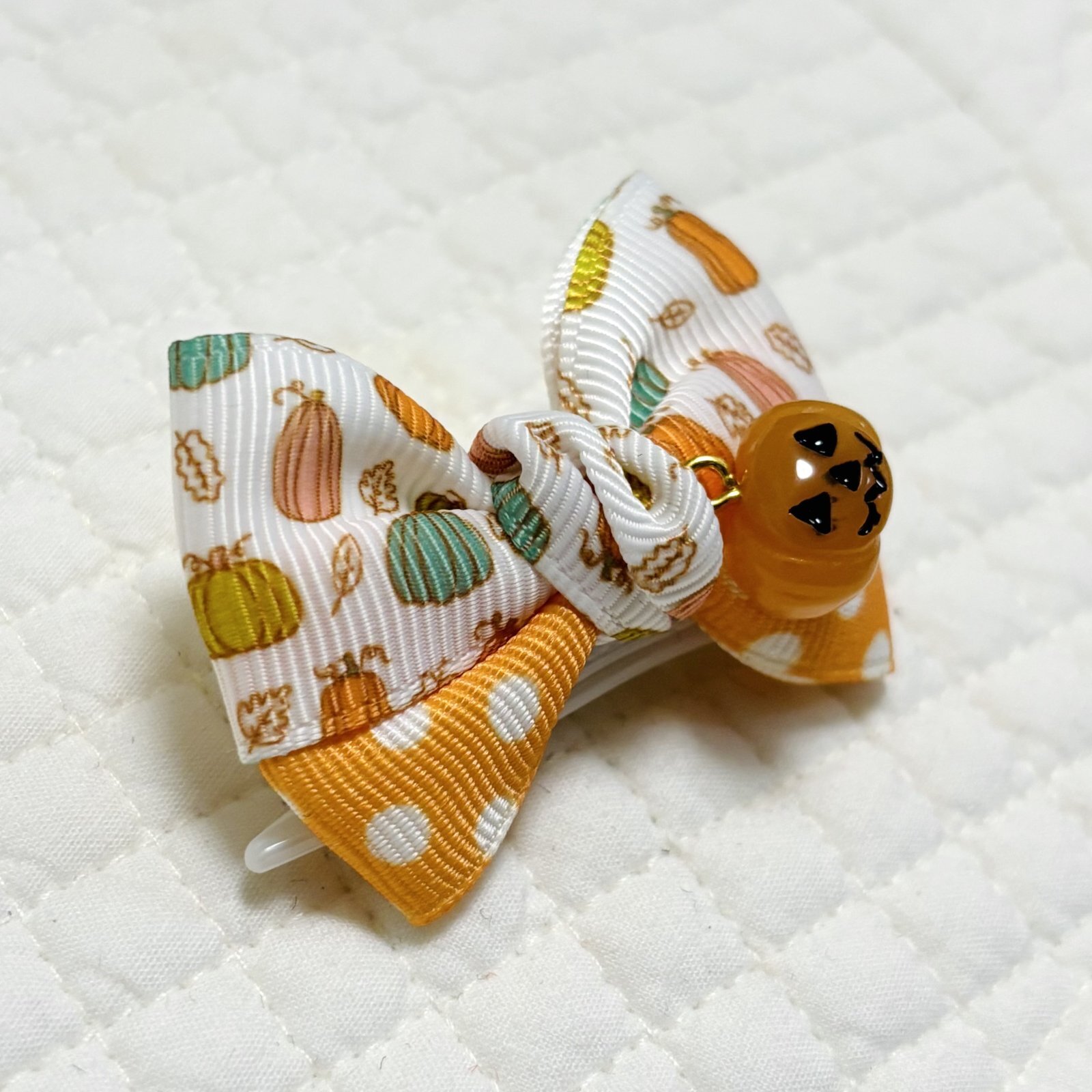 画像: バタフライリボン・白地カラフルかぼちゃ模様リボン×オレンジドット&ジャックランタンチャーム（ＪＤバレッタ）