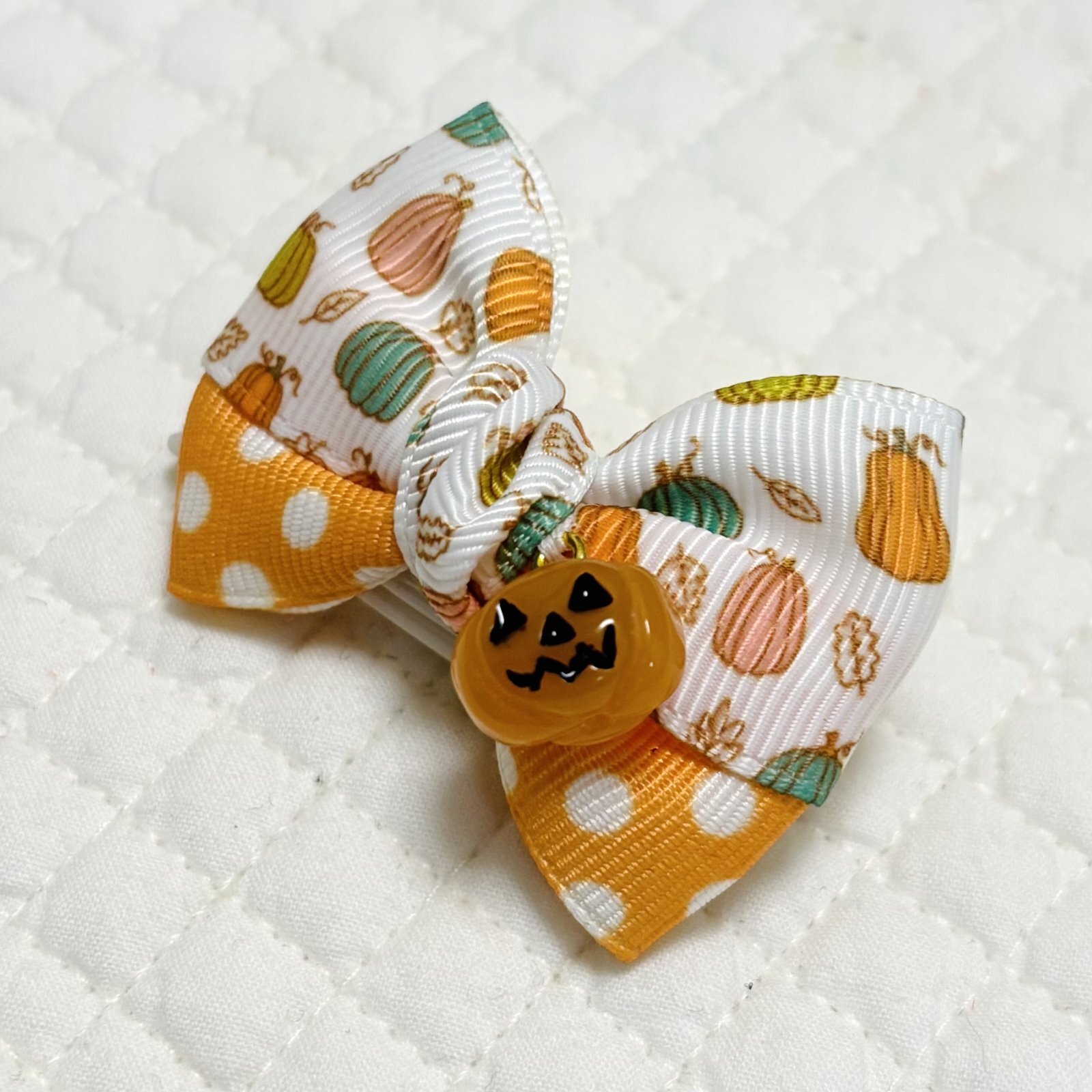 画像: バタフライリボン・白地カラフルかぼちゃ模様リボン×オレンジドット&ジャックランタンチャーム（ＪＤバレッタ）
