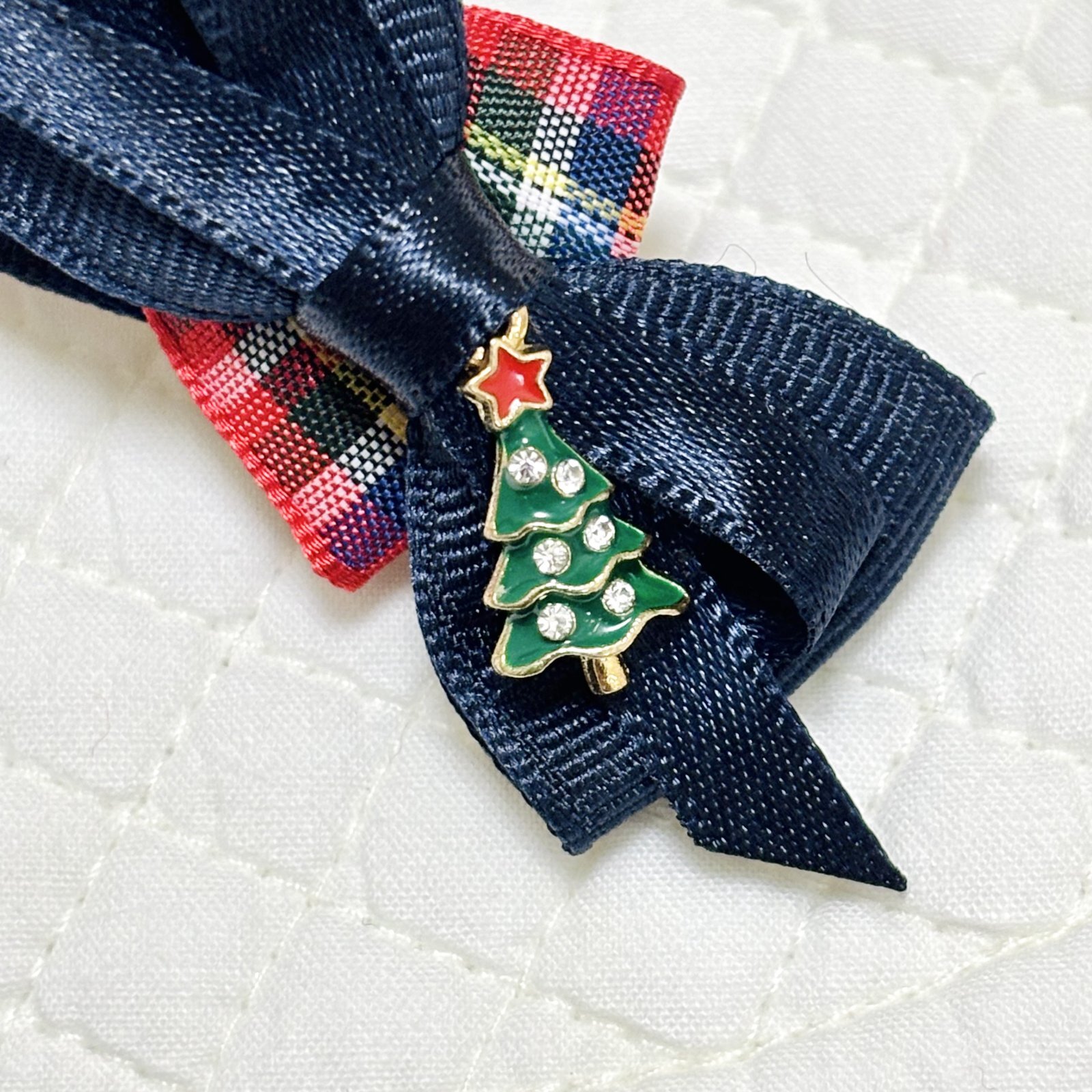 画像: 四連リボン・赤地チェック模様×紺色グログラン＆クリスマスツリーチャーム（ＪＤバレッタ）