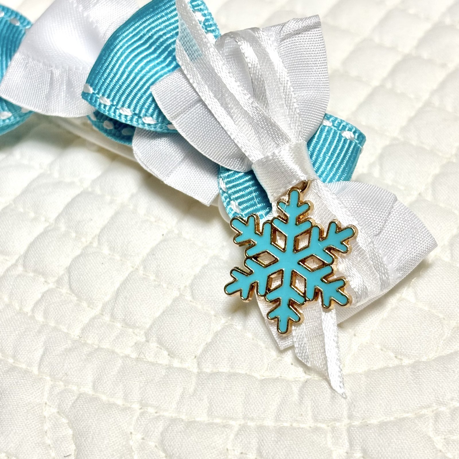 画像: 五連リボン・ティファニーブルーステッチ×白サイドフリルサテン×白サテンオガンジー&雪の結晶チャーム（ＪＤバレッタ）